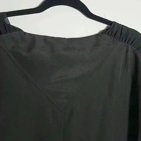 BCBGeneration Shoulder Ruffle Cuffed Sleeve Black Blouse Size Small - Picture 12 of 12
